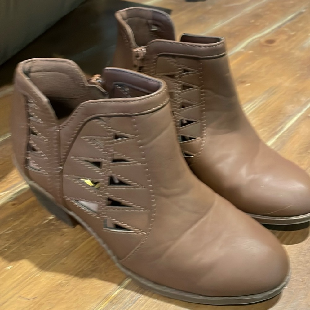 👢 Fall fashion boots size 1